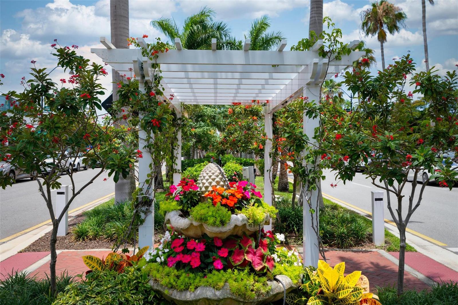 PELICAN POINTE GOLF & COUNTRY CLUB - Residential