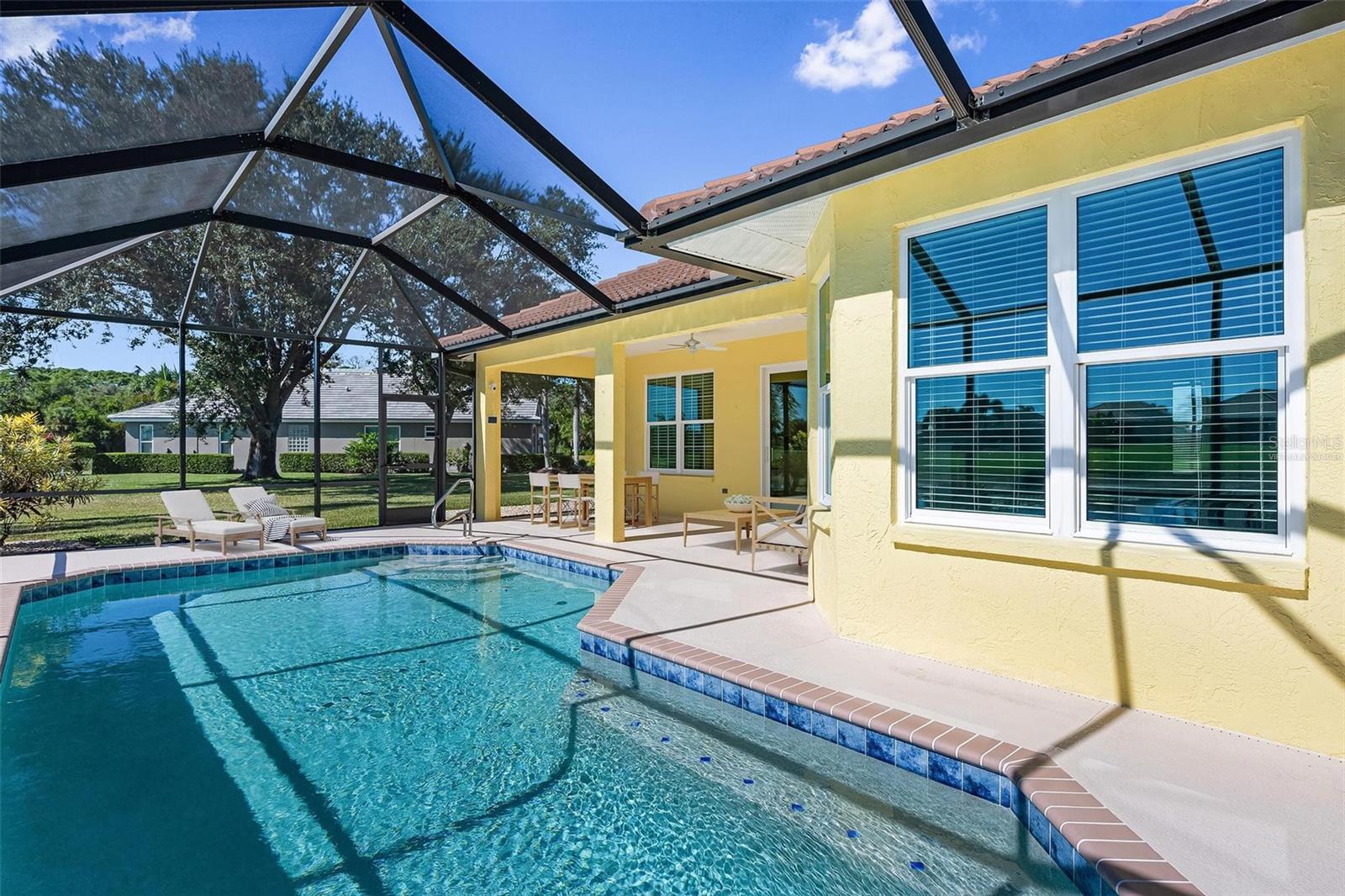 PELICAN POINTE GOLF & COUNTRY CLUB - Residential