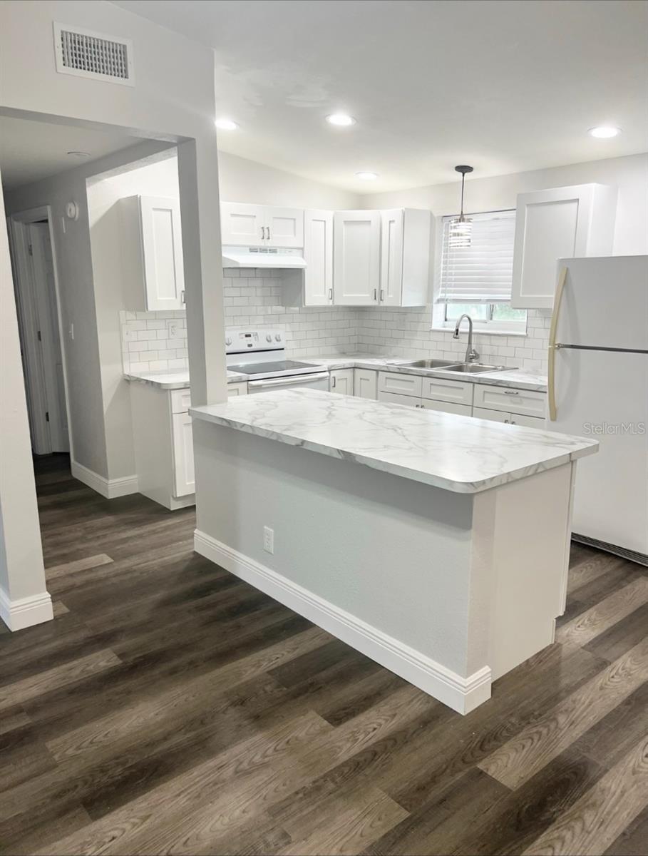 2904 GOLFVIEW DRIVE