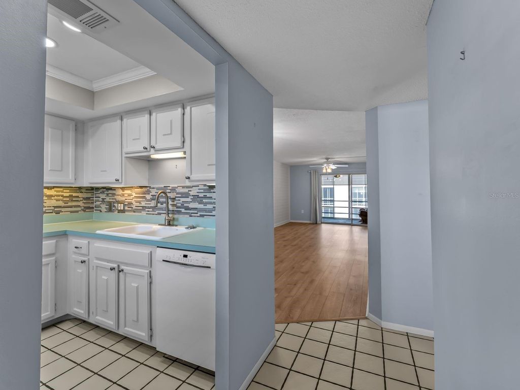 Photo of 995 Laguna Drive #305, Venice, FL 34285 (MLS # N6143384)