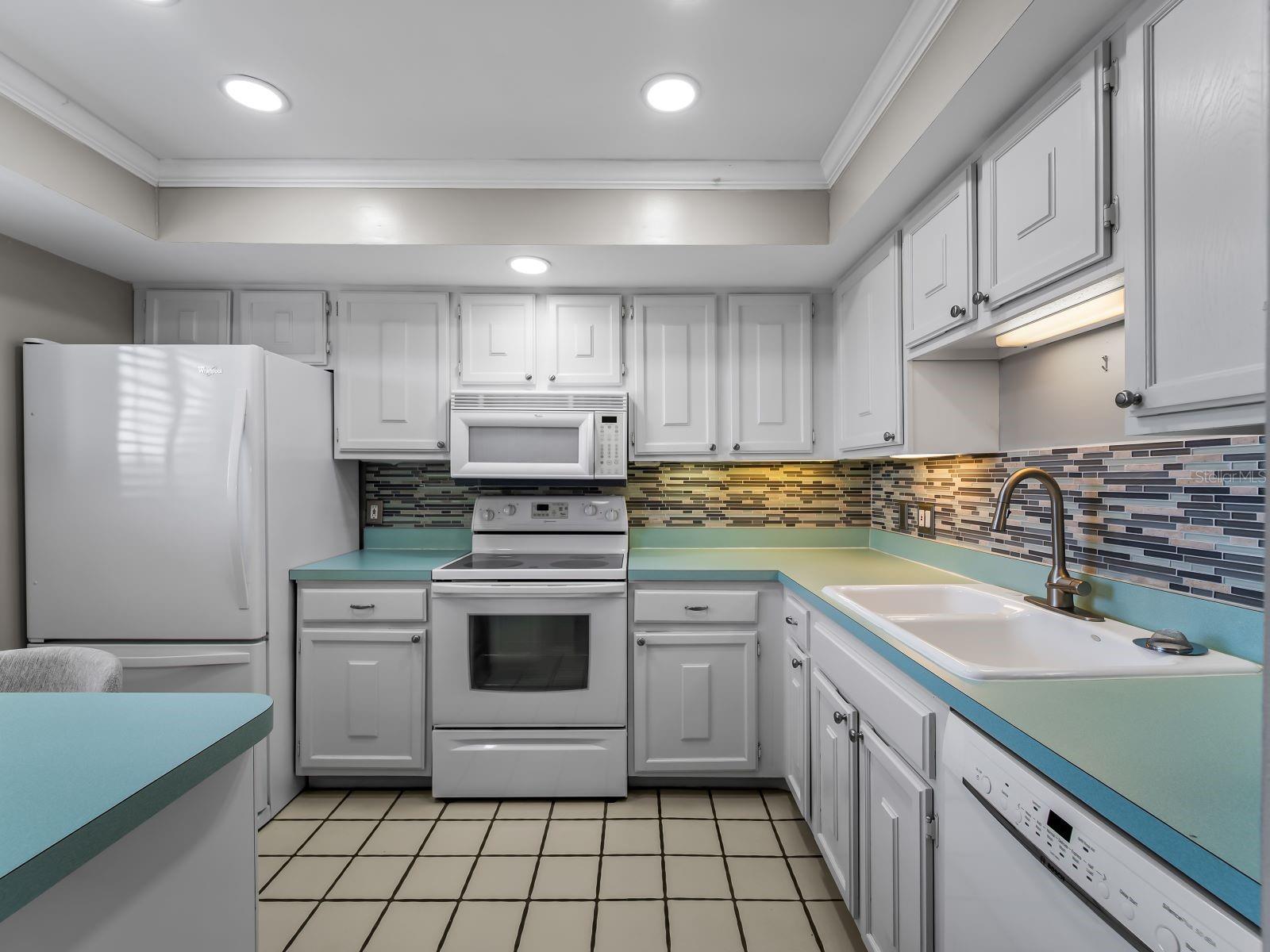 995 LAGUNA DRIVE 305