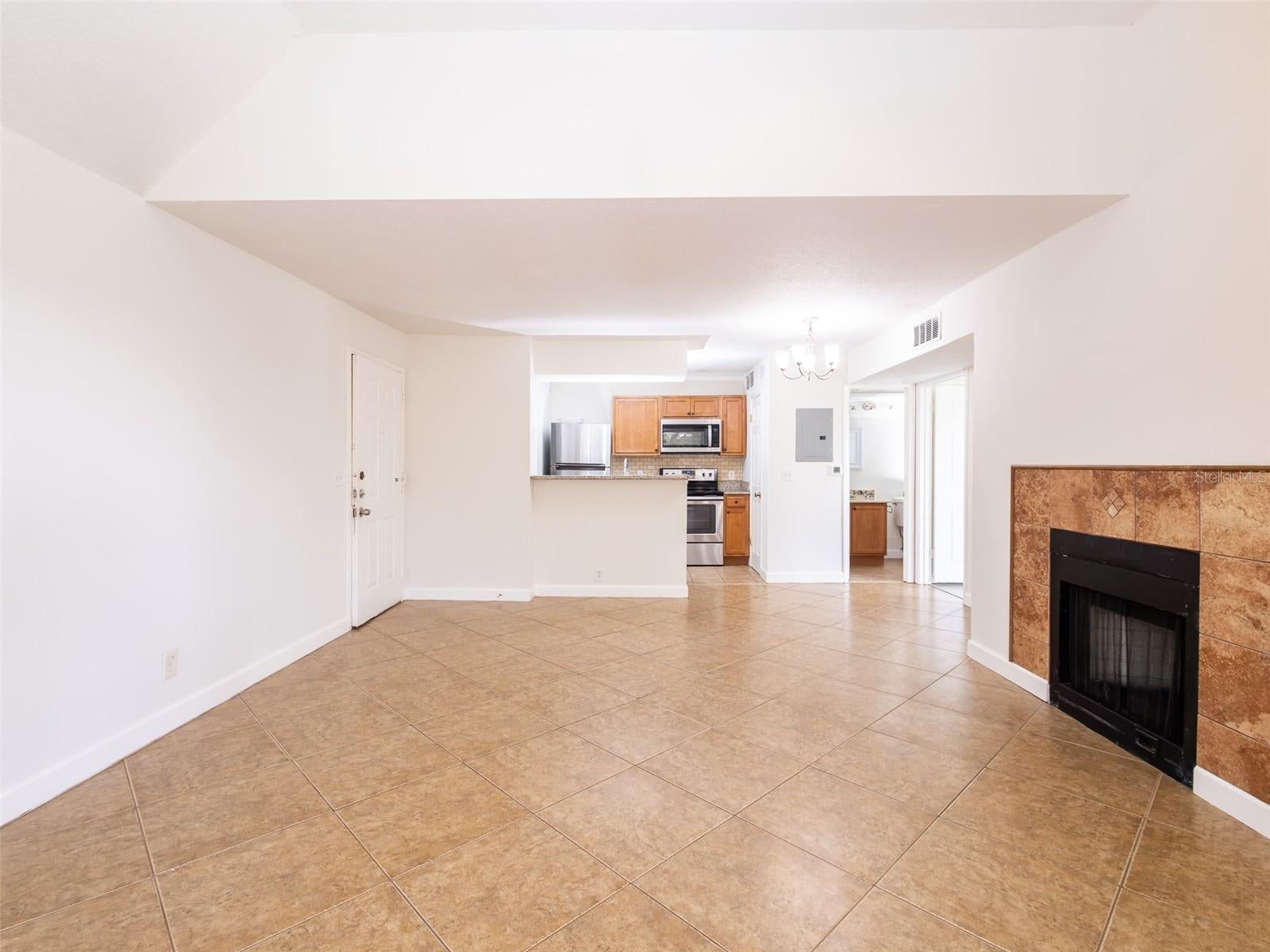 345 LAKEPOINTE DRIVE 302