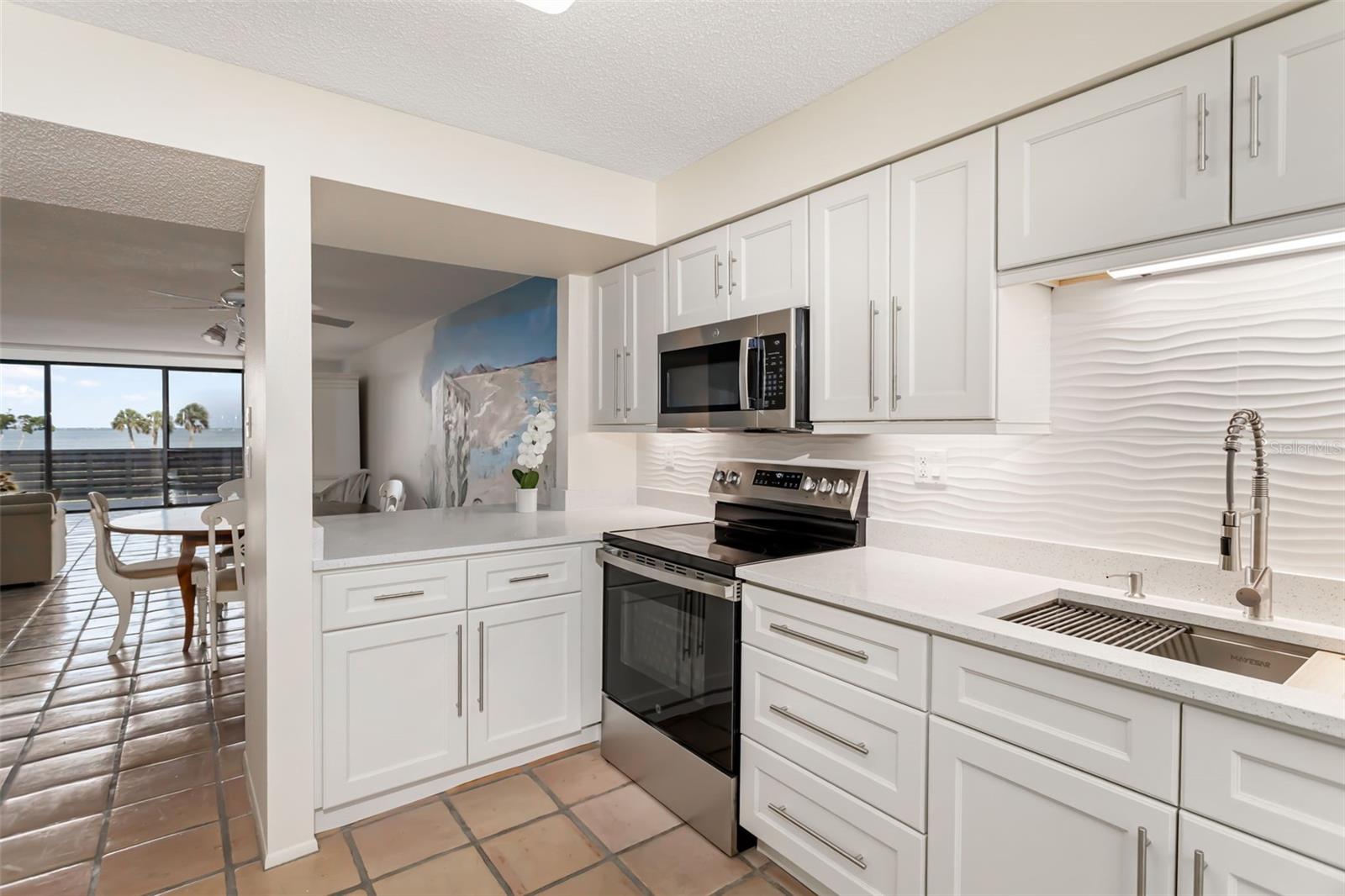 BAYPORT BCH & TEN PH E - Residential