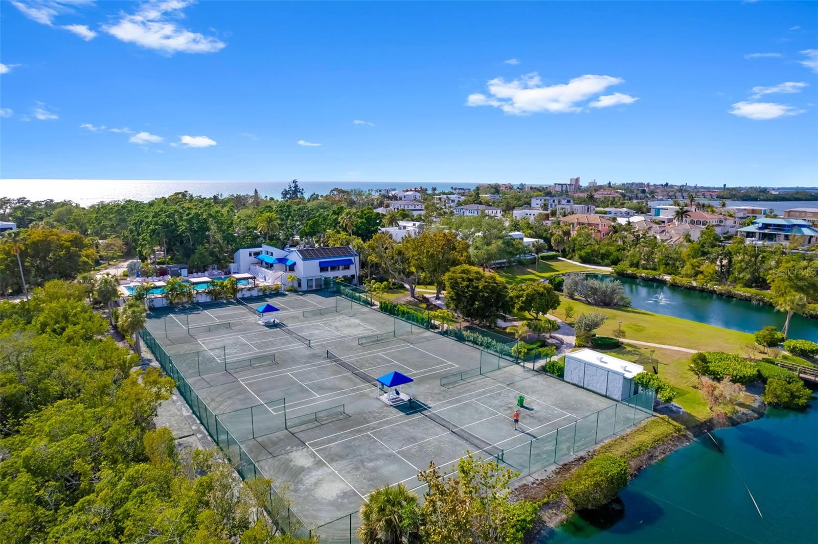 BAYPORT BCH & TEN PH E - Residential