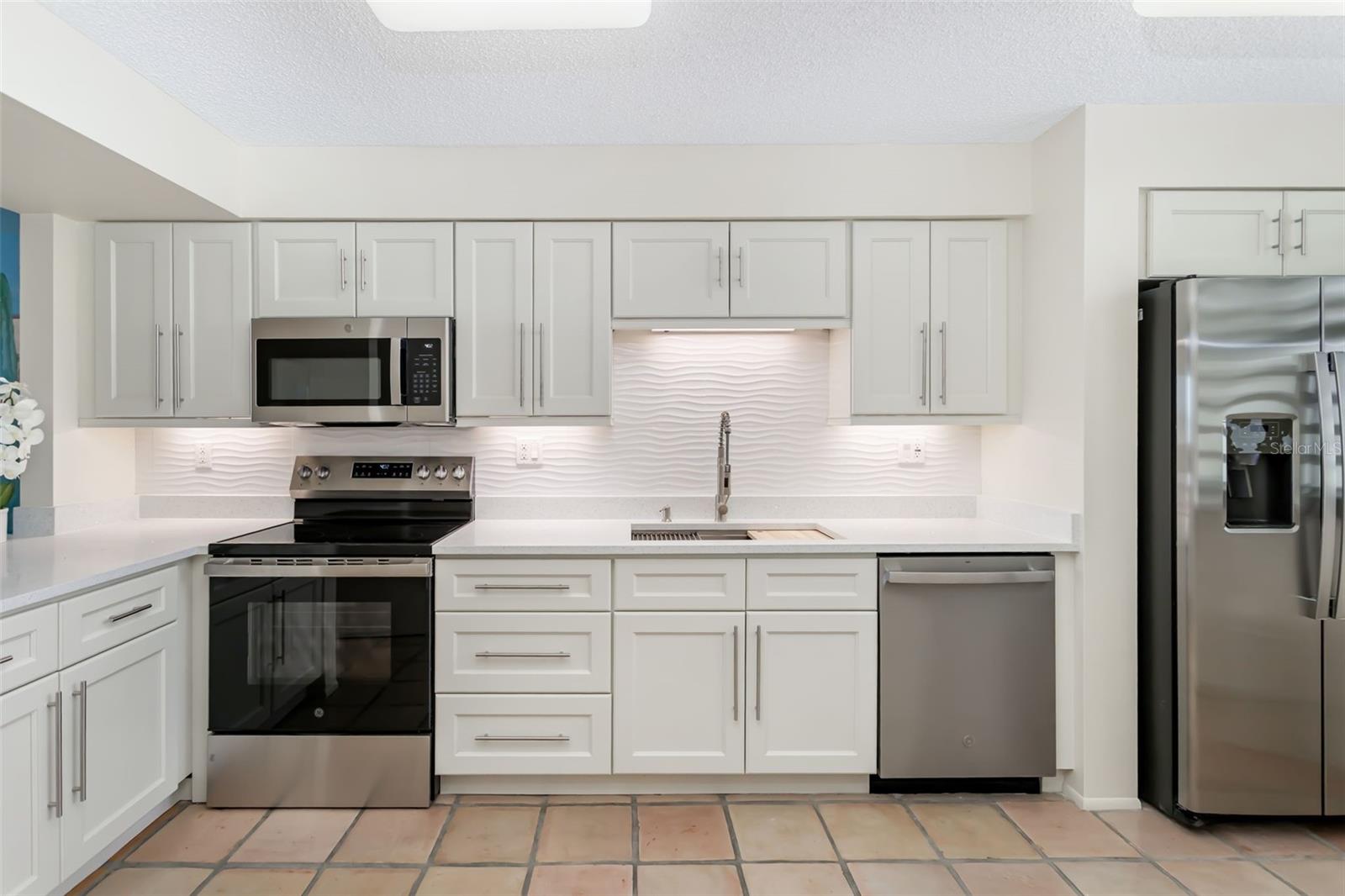 BAYPORT BCH & TEN PH E - Residential