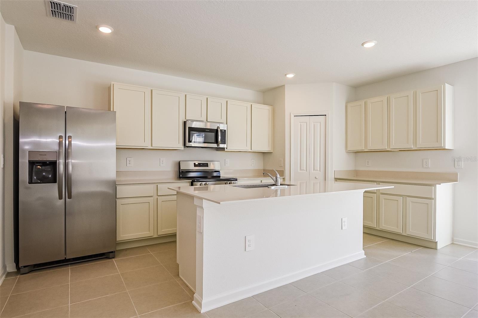 HAMILTON BLUFF SUB - Residential Lease