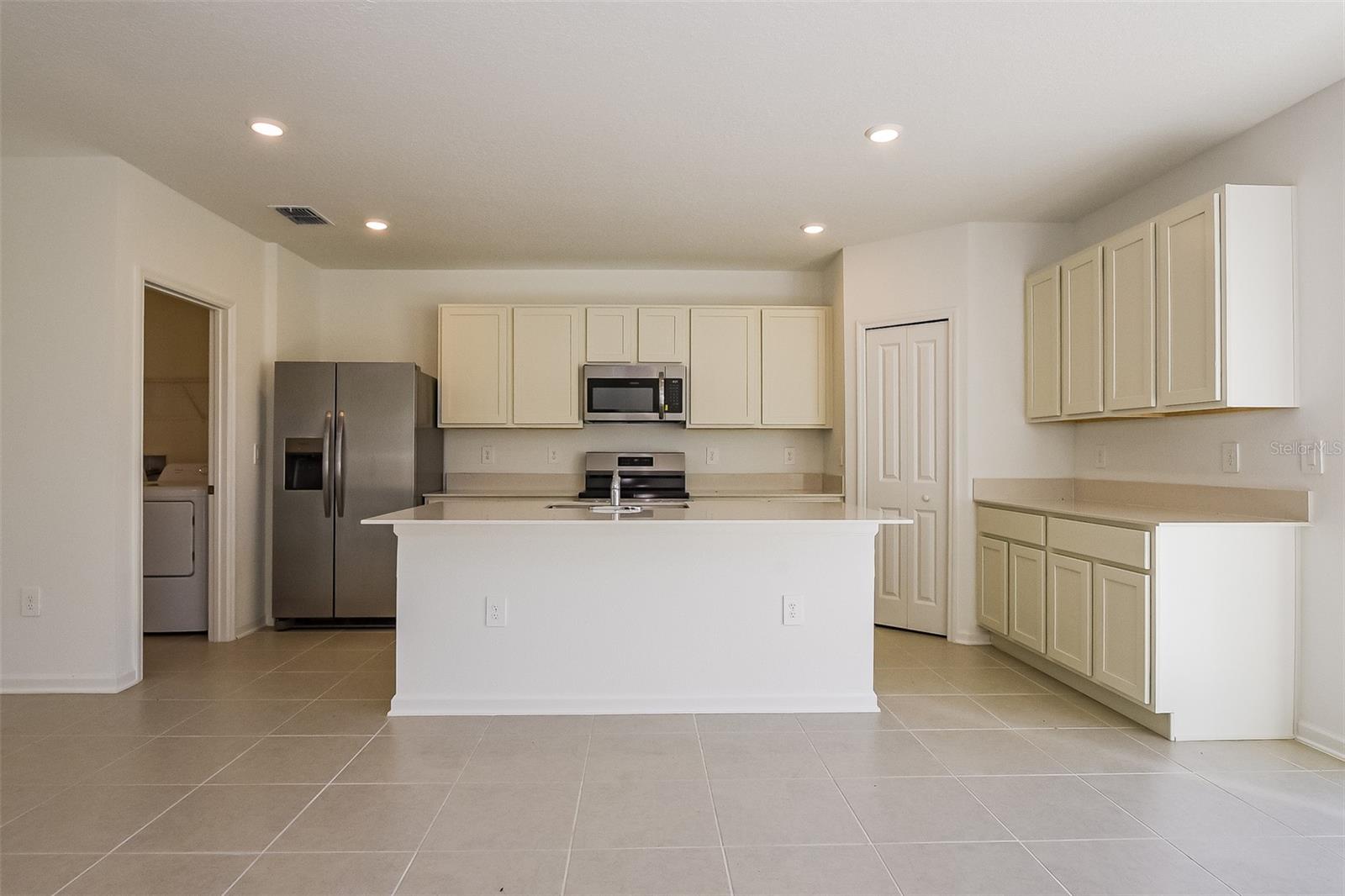 HAMILTON BLUFF SUB - Residential Lease