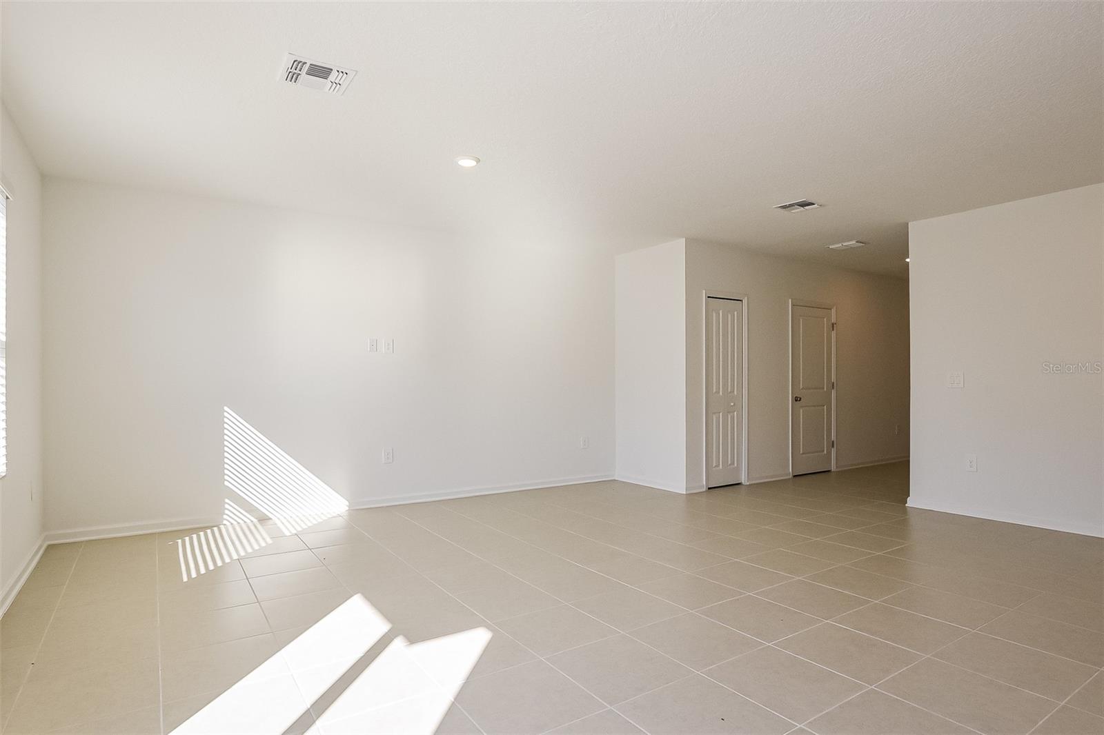 HAMILTON BLUFF SUB - Residential Lease