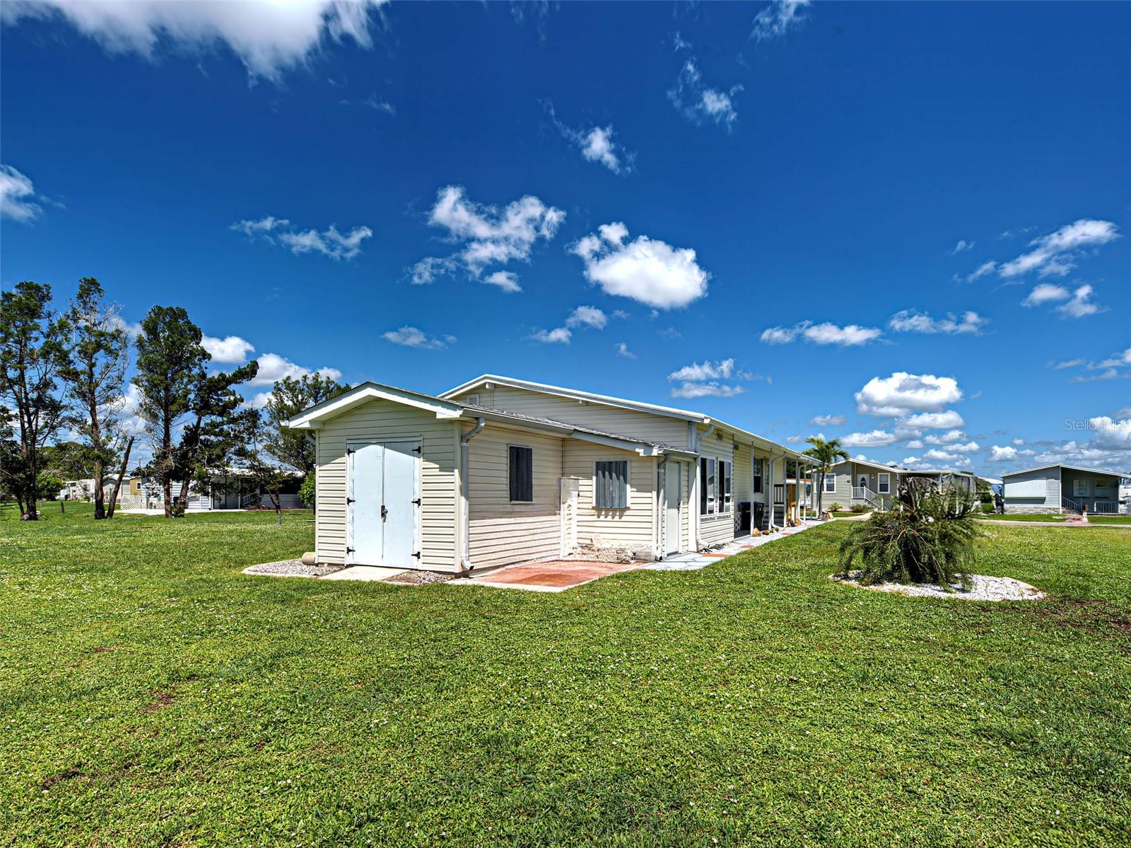 HOLIDAY PARK - Residential