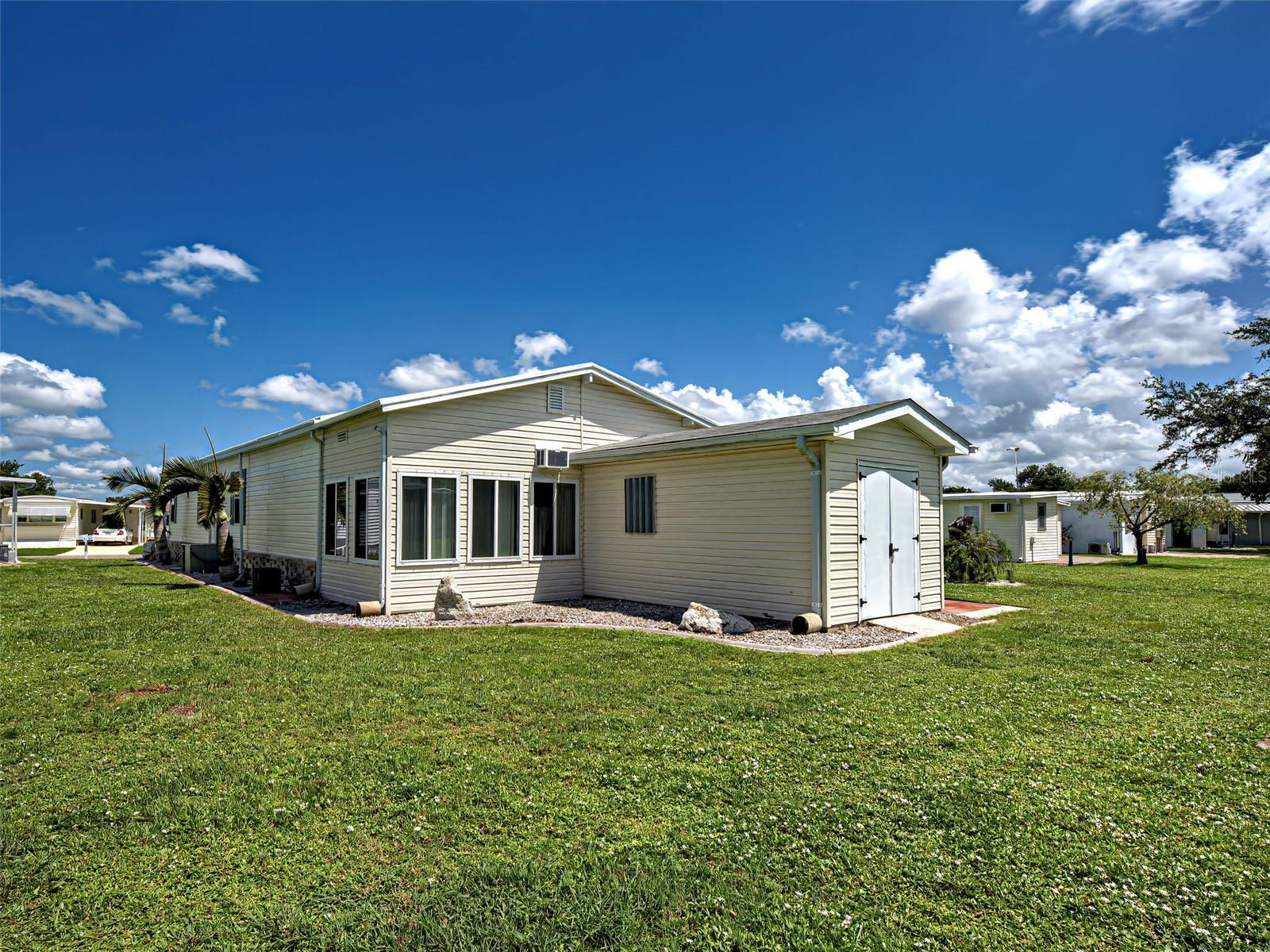 HOLIDAY PARK - Residential