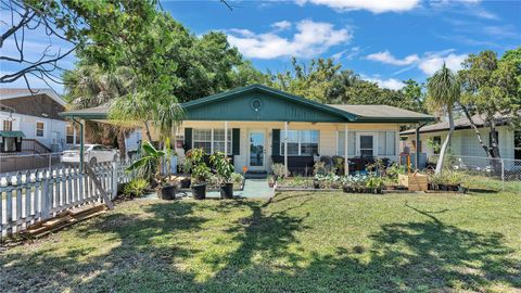 A home in LAKELAND