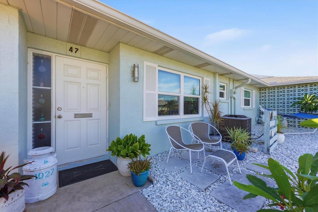 Photo of 1027 Beach Manor Circle #47, Venice, FL 34285 (MLS # N6145315)