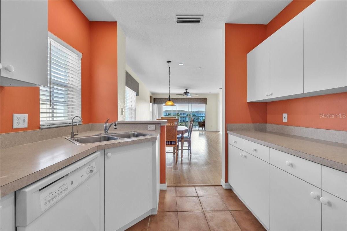 WATERSIDE CLUB I AT HERITAGE OAK PARK - Residential