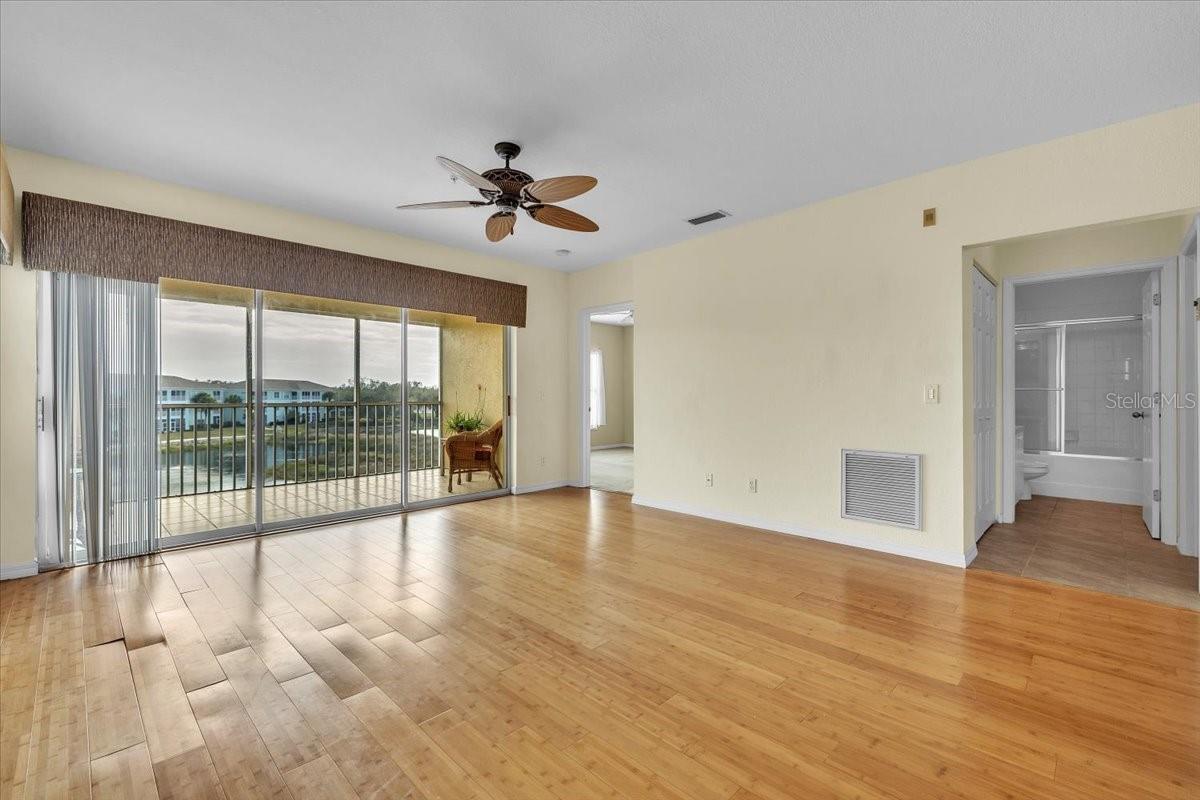 WATERSIDE CLUB I AT HERITAGE OAK PARK - Residential