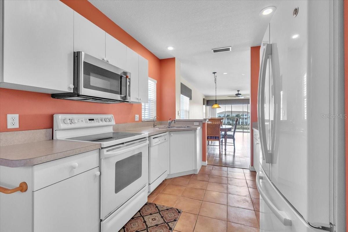 WATERSIDE CLUB I AT HERITAGE OAK PARK - Residential