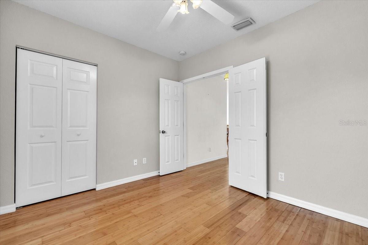 WATERSIDE CLUB I AT HERITAGE OAK PARK - Residential