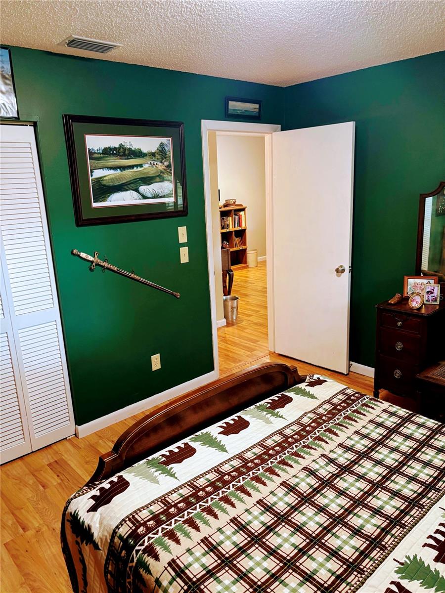 CIRCLE SQUARE WOODS - Residential