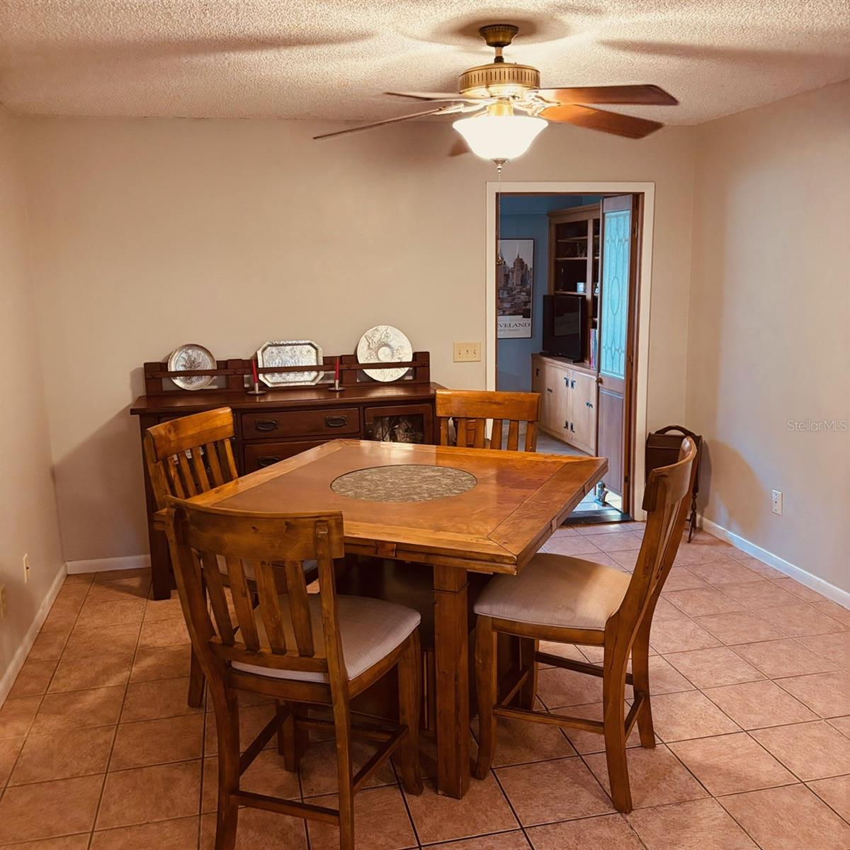 CIRCLE SQUARE WOODS - Residential