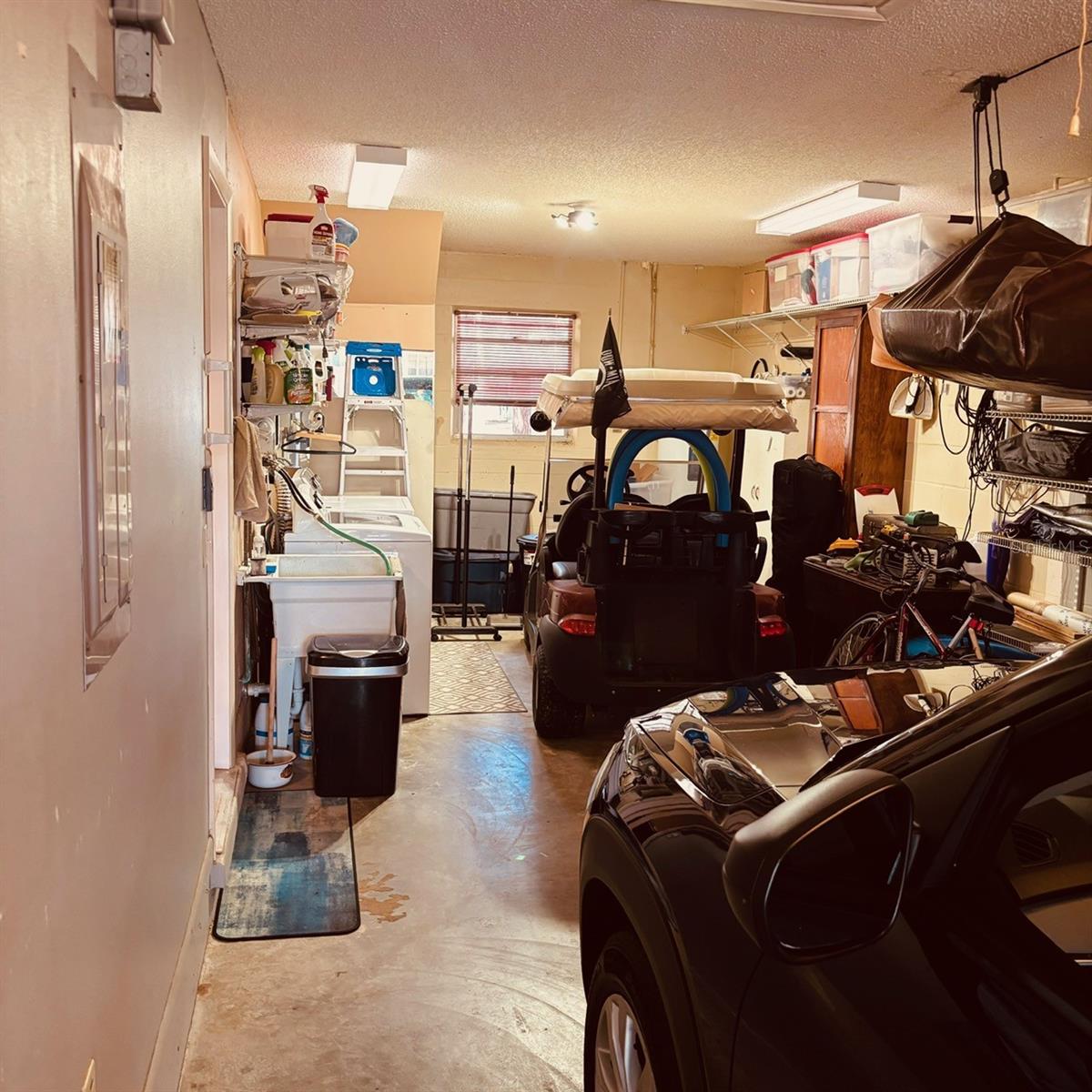 CIRCLE SQUARE WOODS - Residential