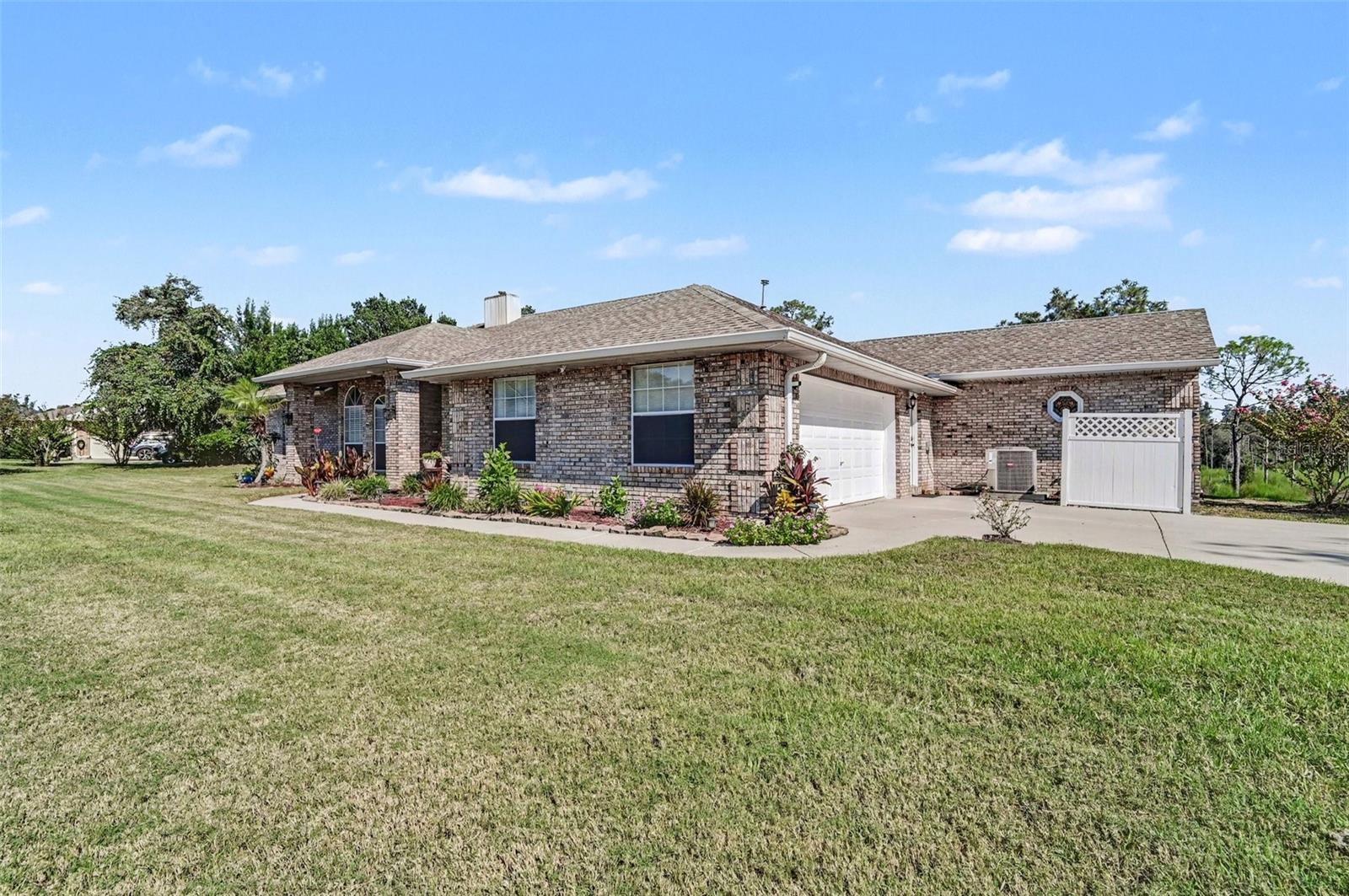 2090 LAKEBREEZE WAY