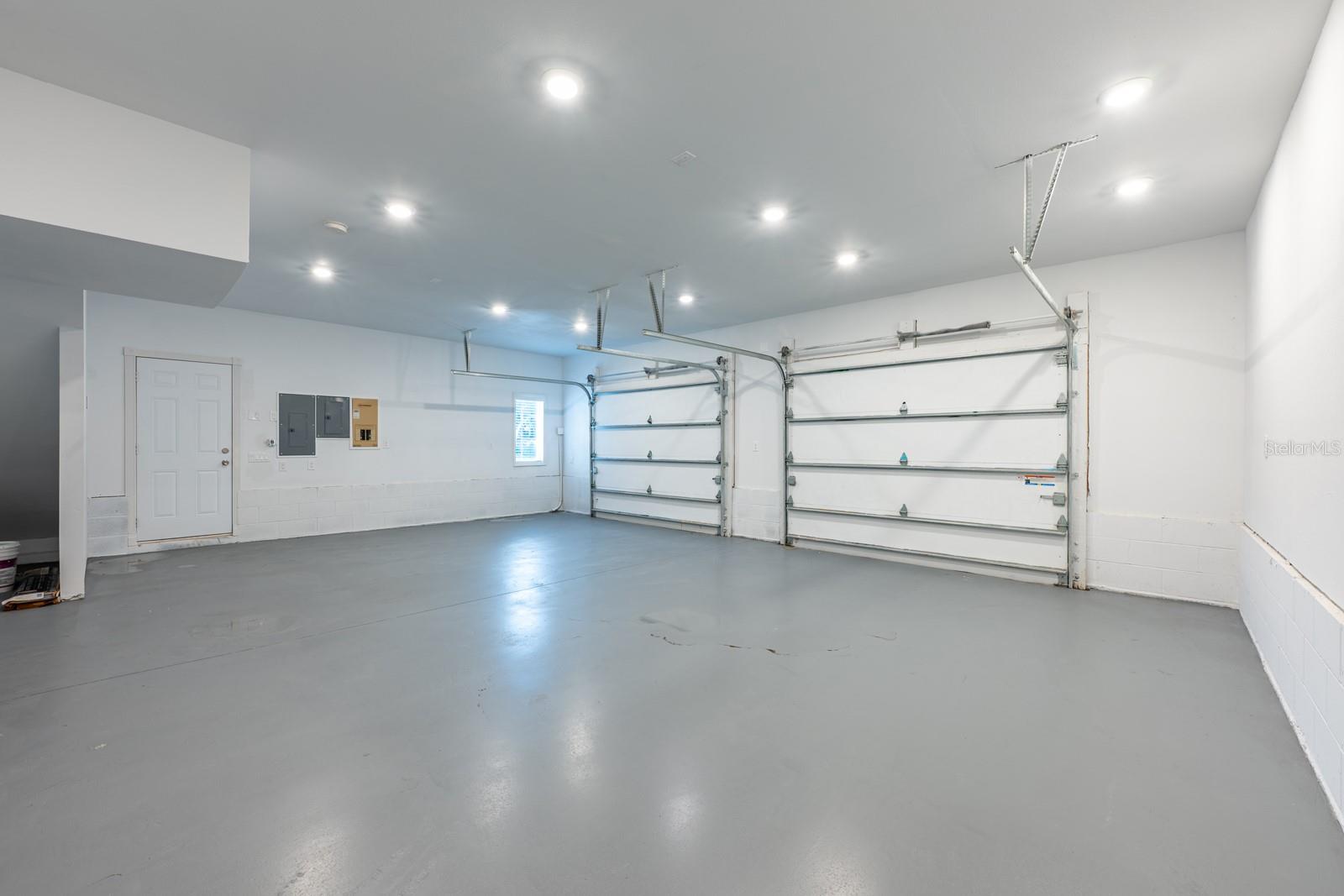 TWIN LAKES MANOR ADD 02 - Residential