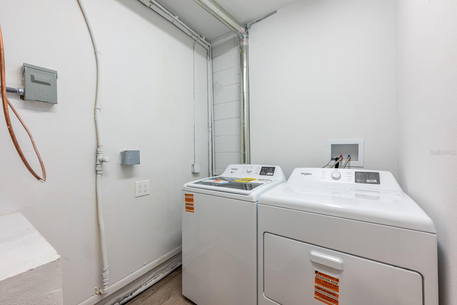 TWIN LAKES MANOR ADD 02 - Residential