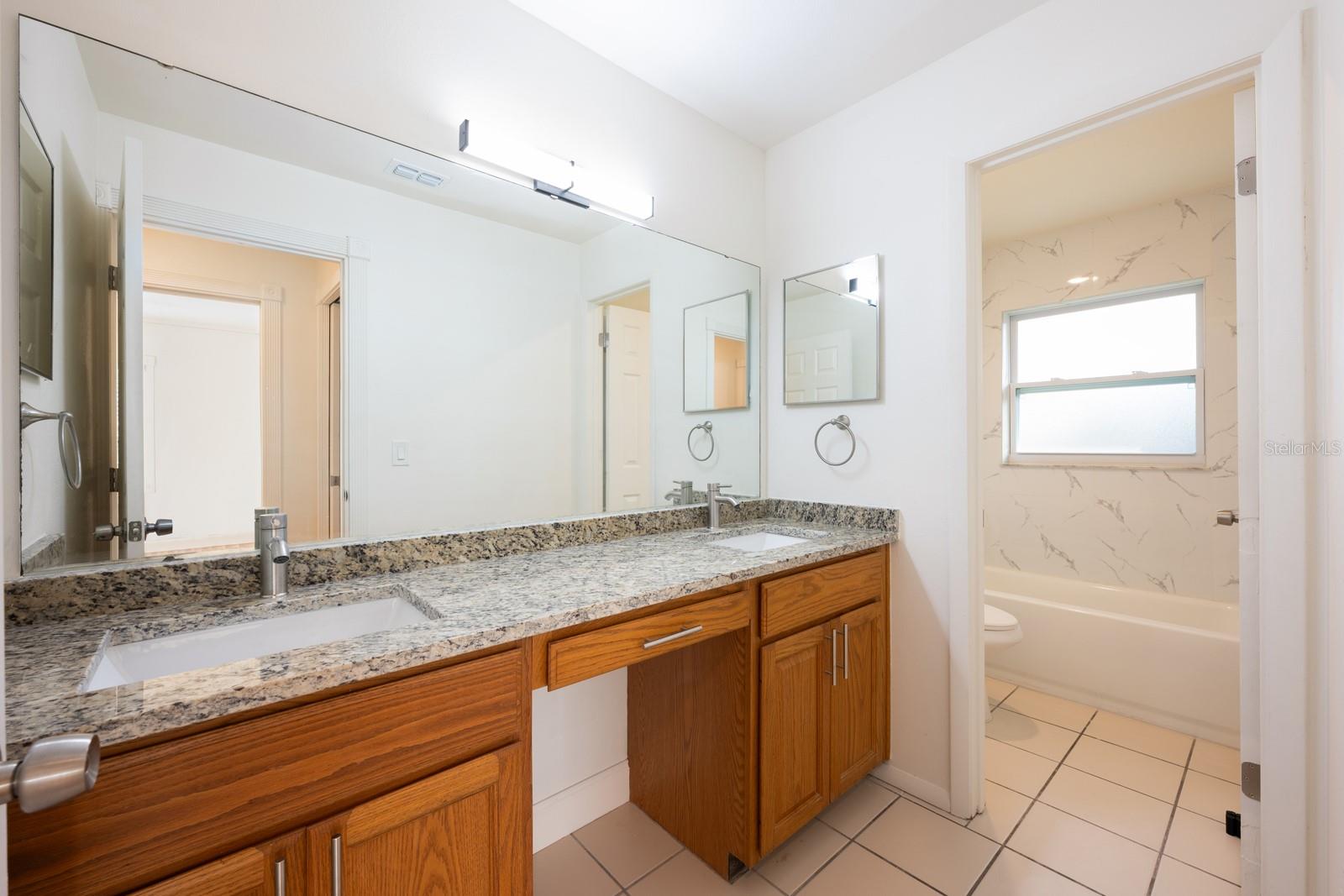 TWIN LAKES MANOR ADD 02 - Residential