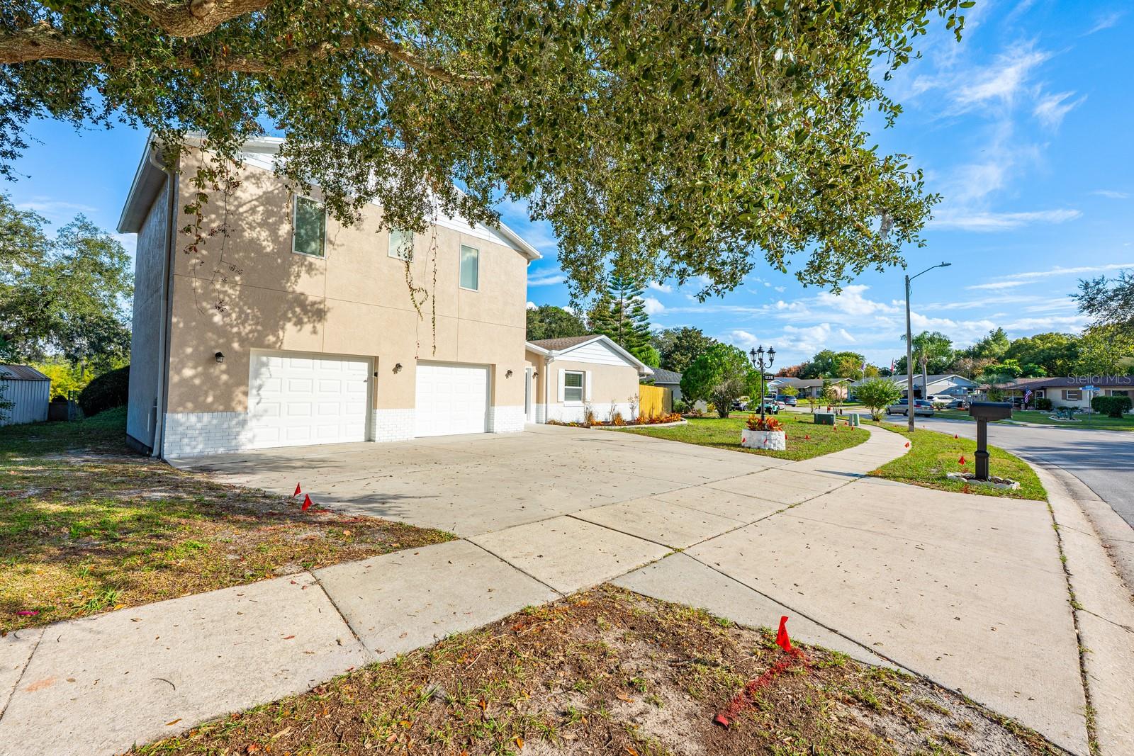 TWIN LAKES MANOR ADD 02 - Residential