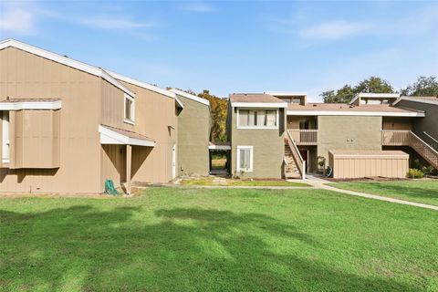 Photo of 5846 Peregrine Ave #B12, Orlando, FL 32819 (MLS # O6368369)