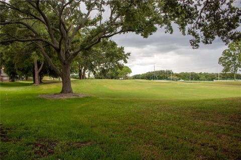 A home in WINTER HAVEN