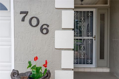 A home in WINTER HAVEN