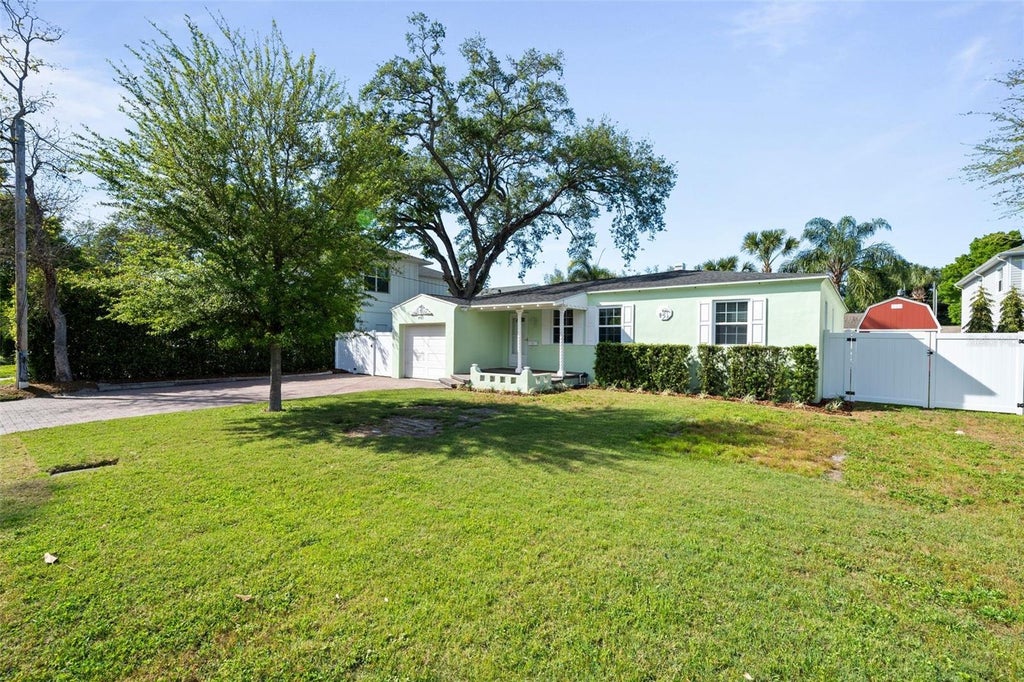Photo of 4105 W Tacon Street, Tampa, FL 33629 (MLS # TB8546632)