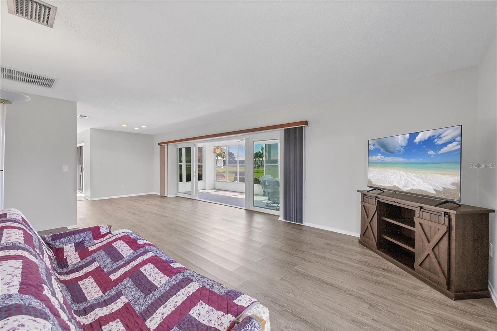 VILLAGE GREEN OF BRADENTON SEC 7 - Residential