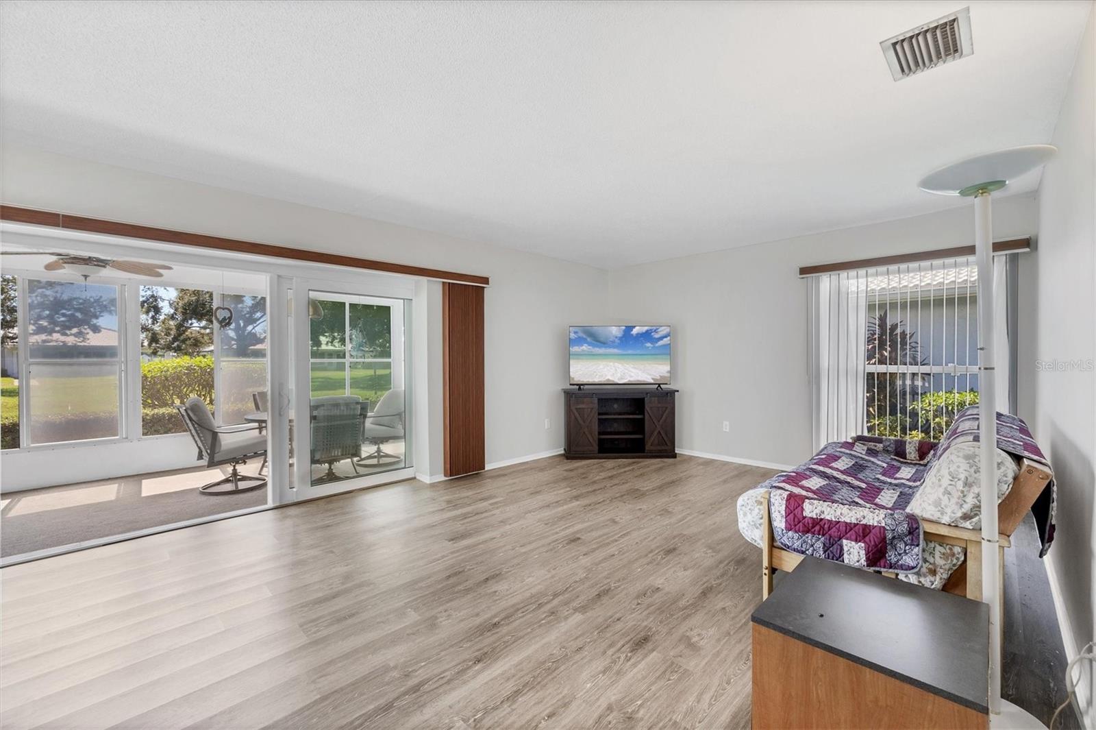 VILLAGE GREEN OF BRADENTON SEC 7 - Residential