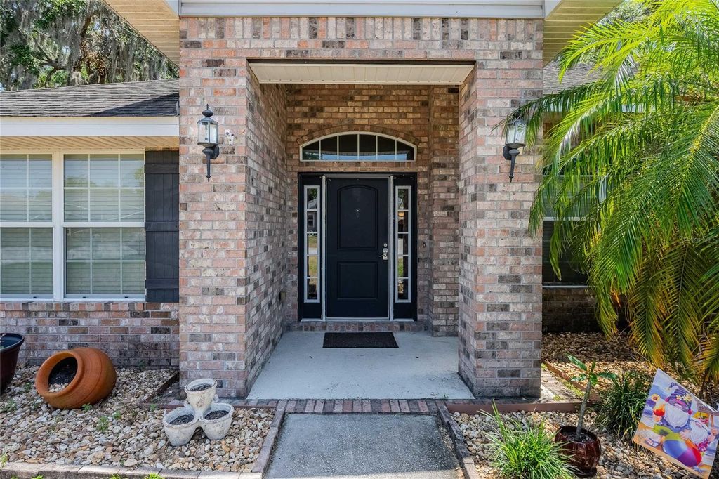 Photo of 2933 Blackwater Oaks Drive, Mulberry, FL 33860 (MLS # L4952507)