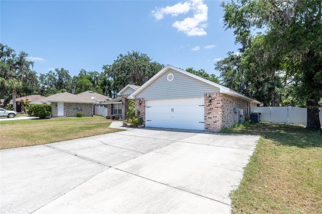 Photo of 2933 Blackwater Oaks Drive, Mulberry, FL 33860 (MLS # L4952507)