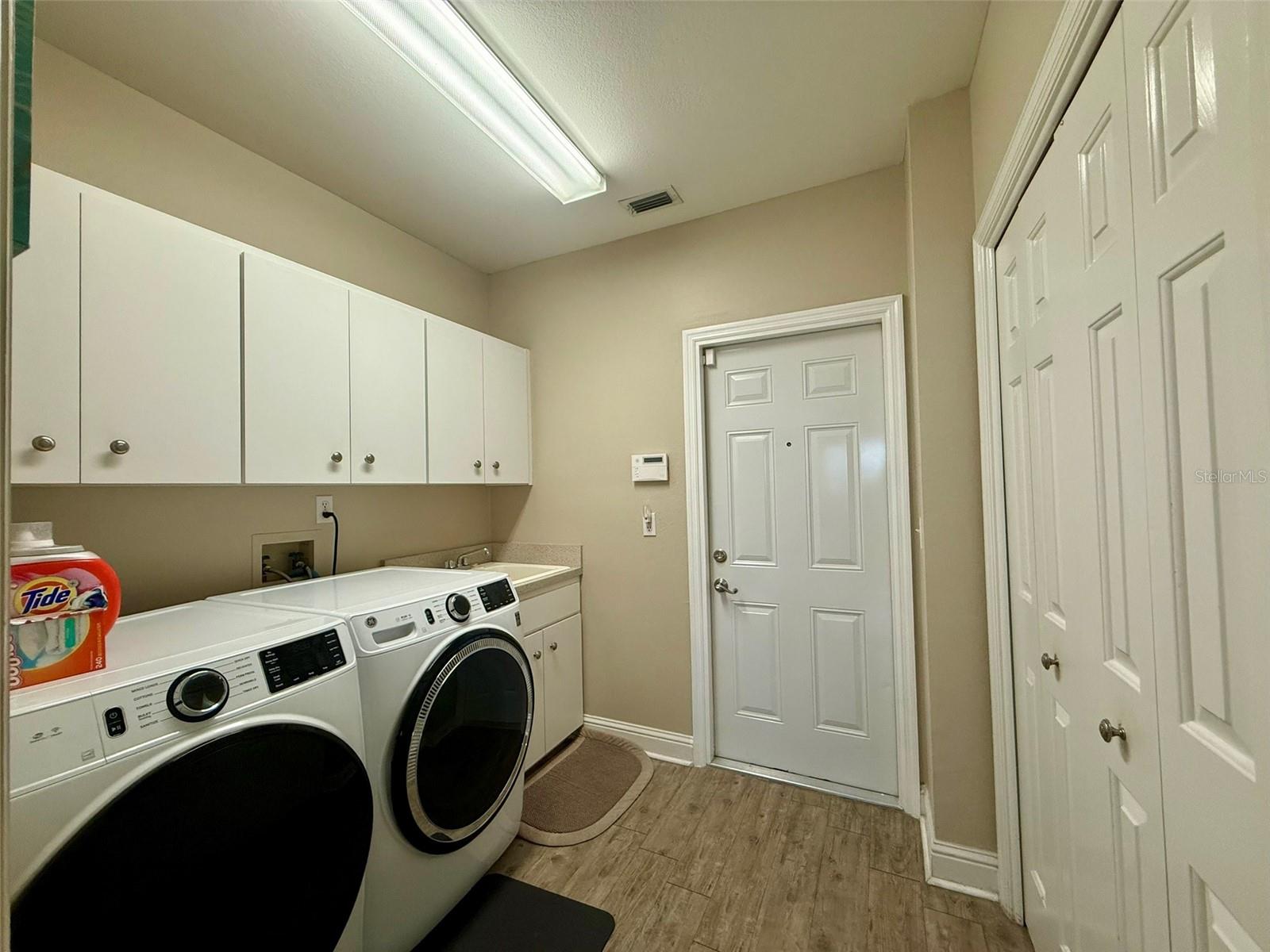 SUN N LAKE - Residential