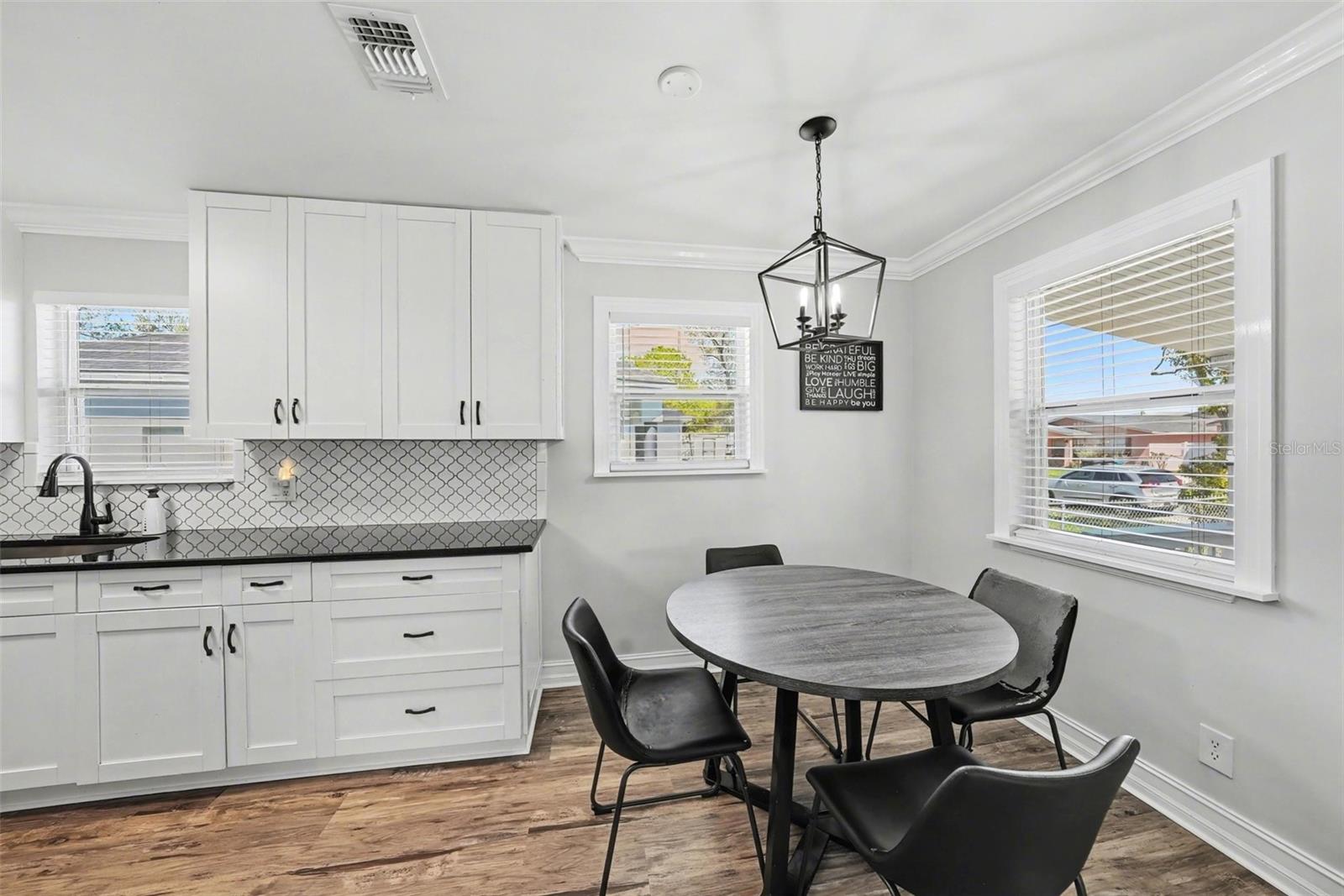 PINECREST VILLA - Residential