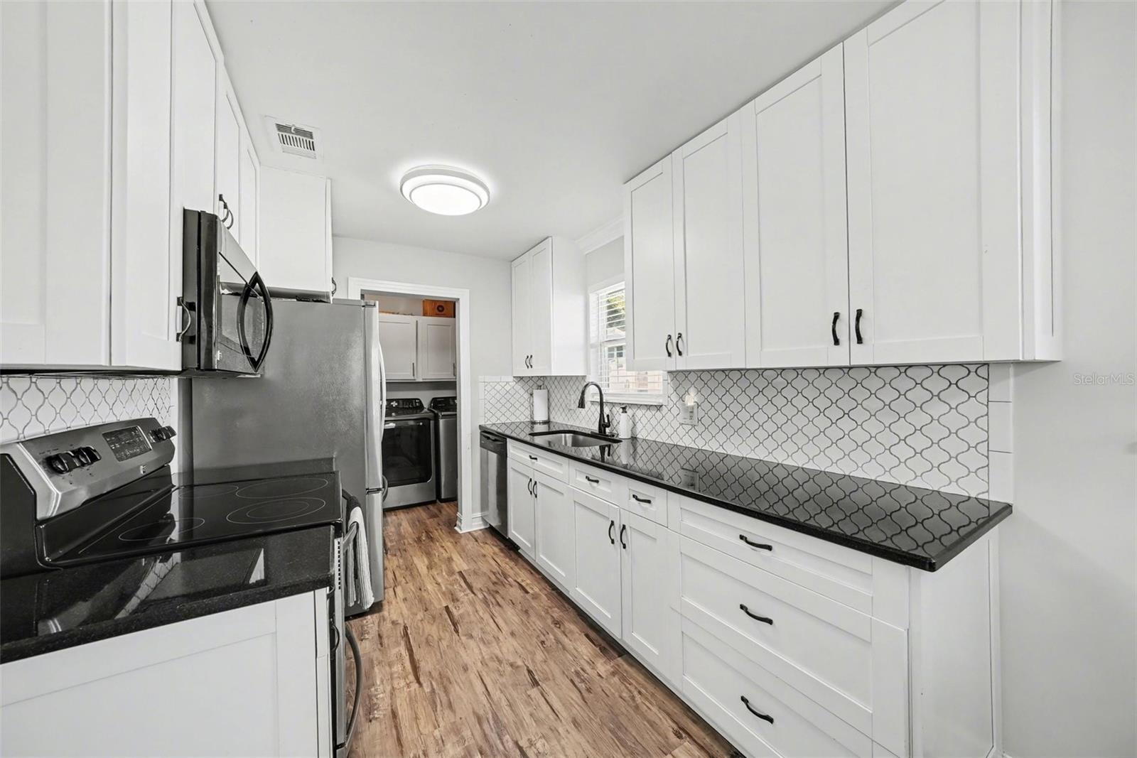 PINECREST VILLA - Residential