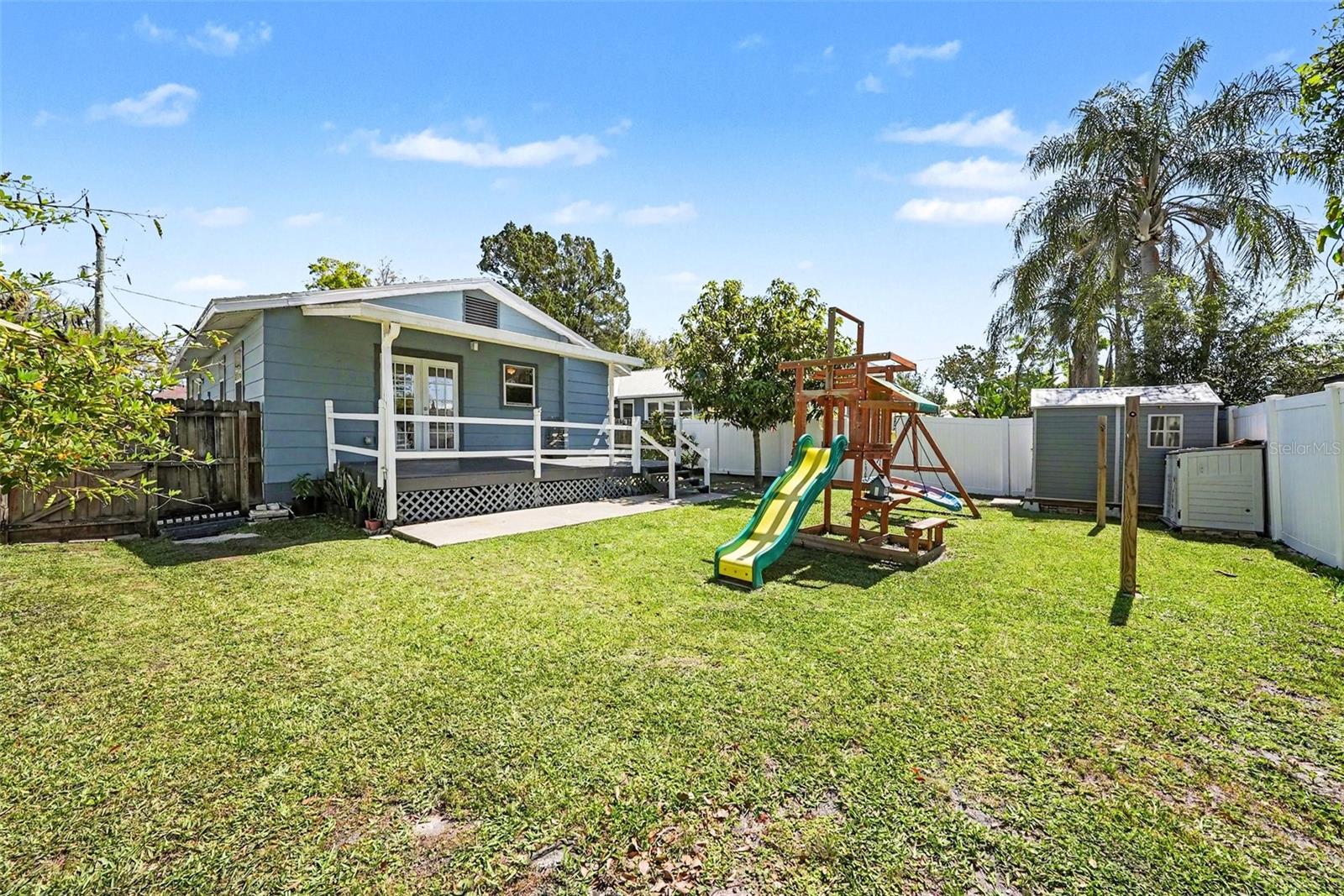 PINECREST VILLA - Residential