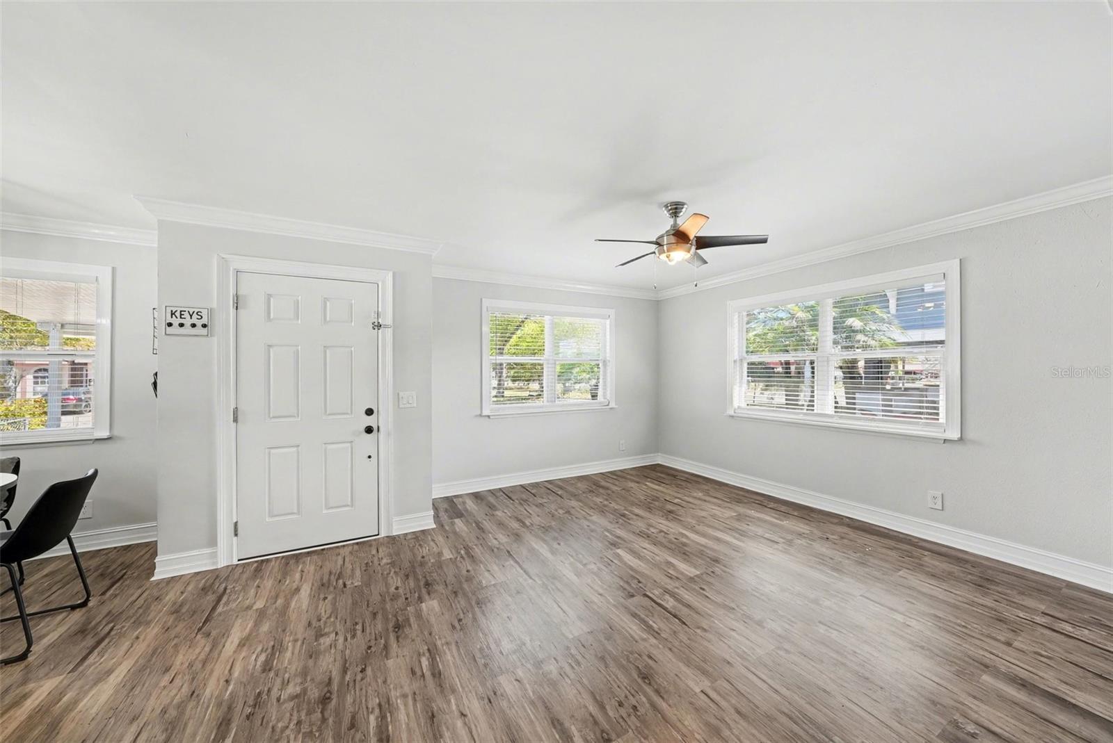 PINECREST VILLA - Residential