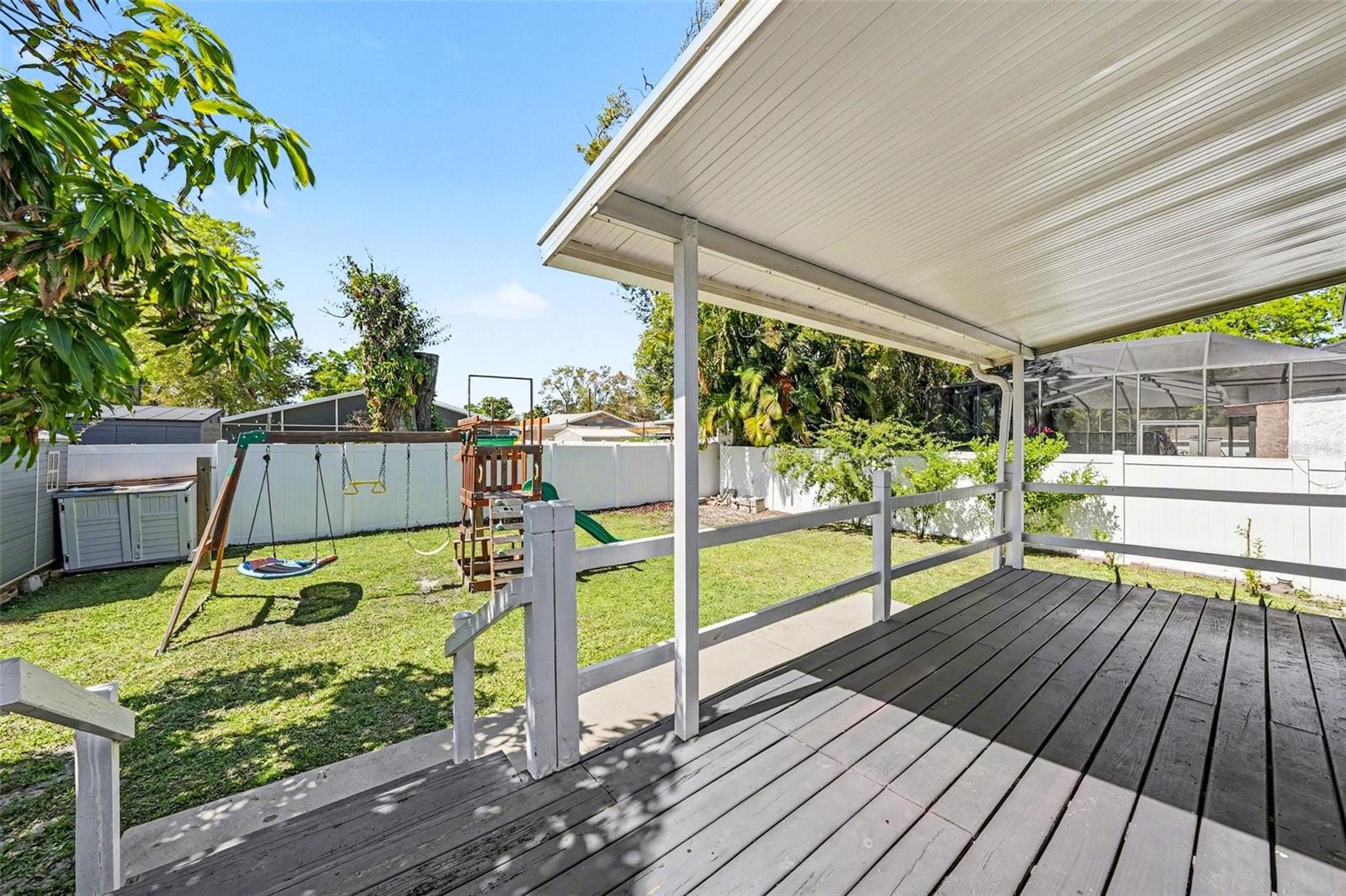 PINECREST VILLA - Residential