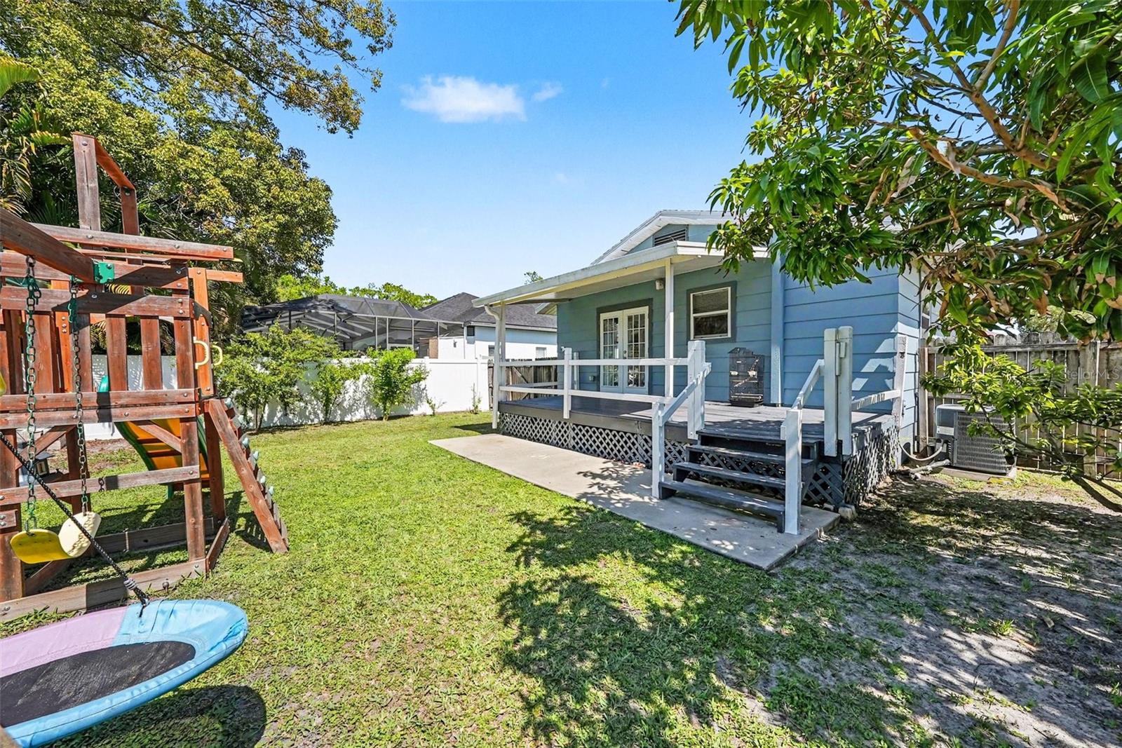 PINECREST VILLA - Residential