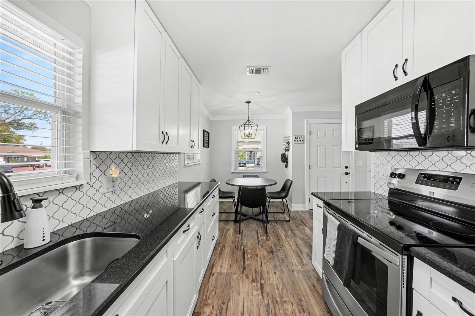 PINECREST VILLA - Residential