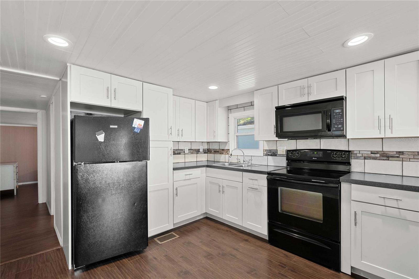 SKY HARBOR ESTATES CORP INC CONDO - Residential