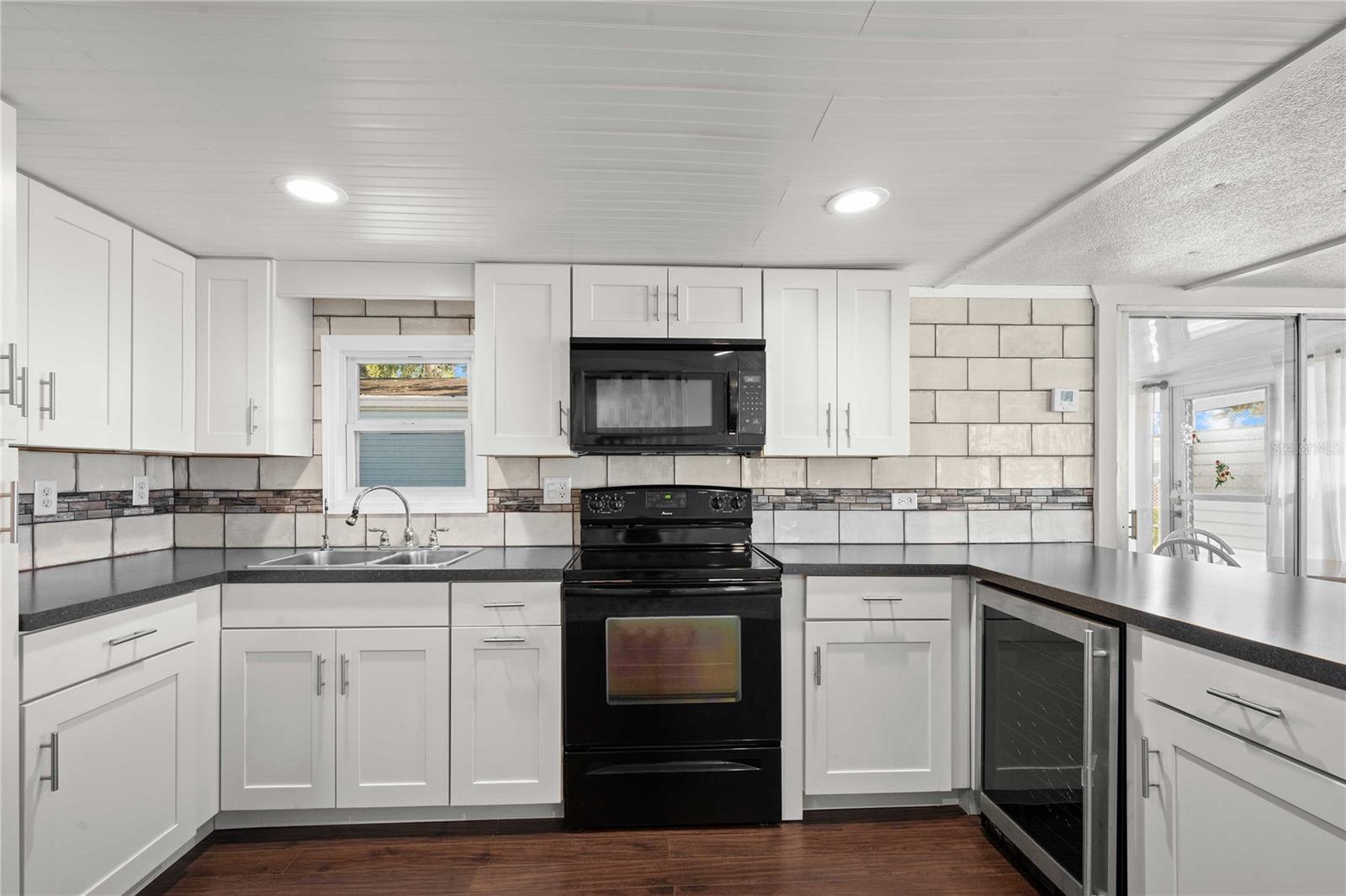 585 SKY HARBOR DRIVE 209