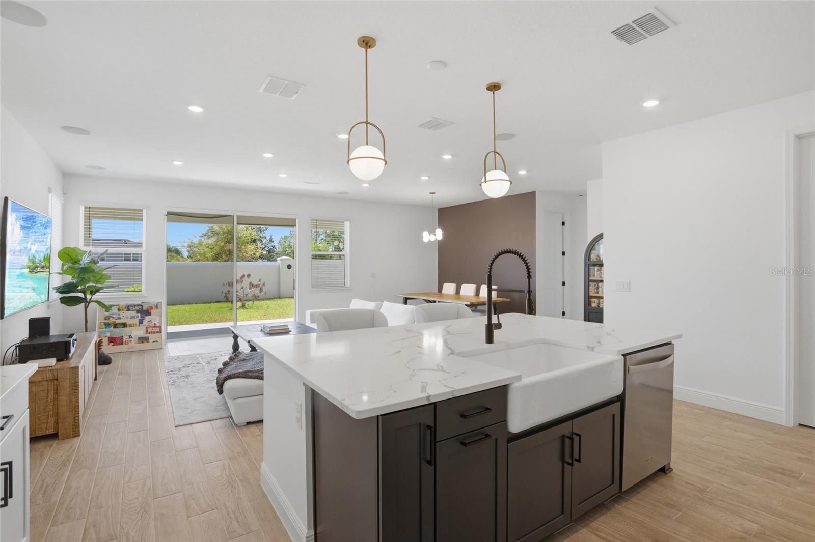 POITRAS EAST N-7 - Residential