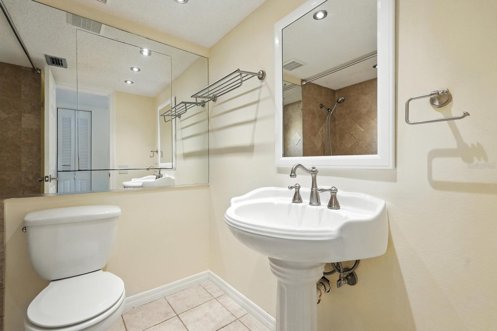 DAYTONA BEACH GOLF & COUNTRY CLUB - Residential