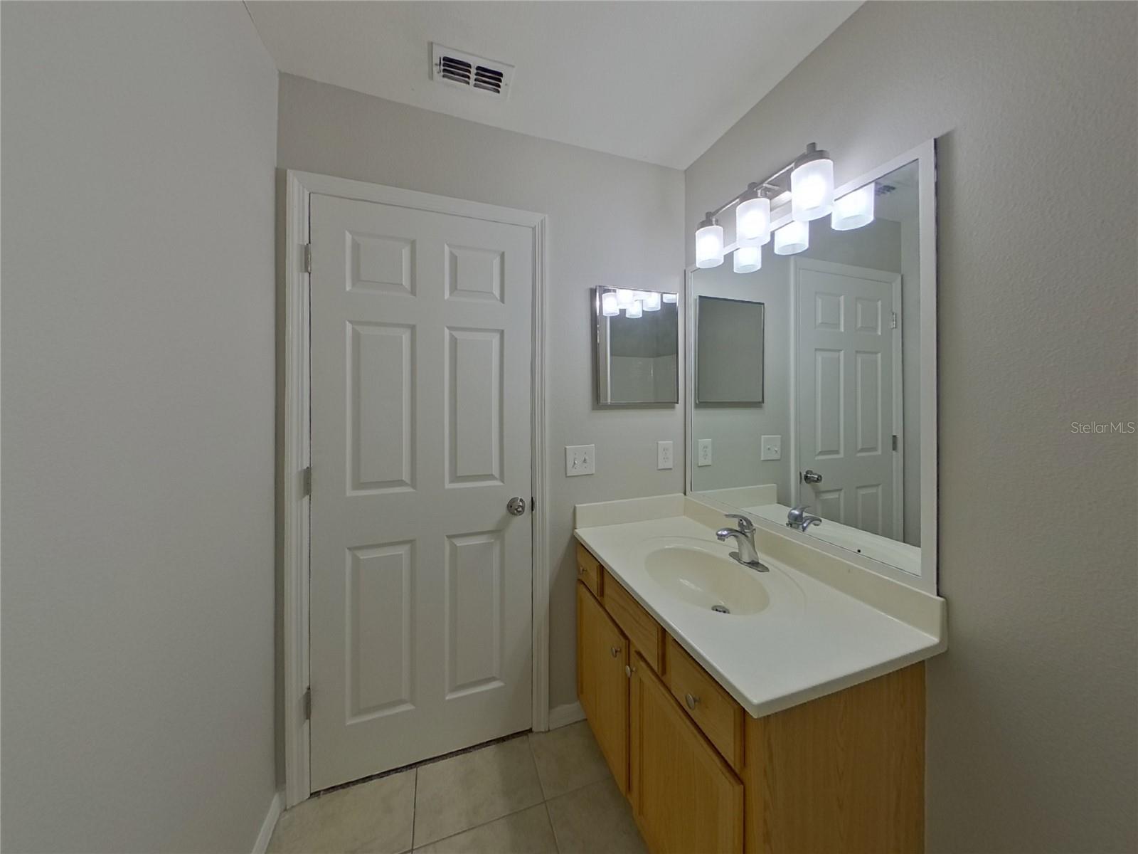 ABERDEEN PH 02 - Residential Lease