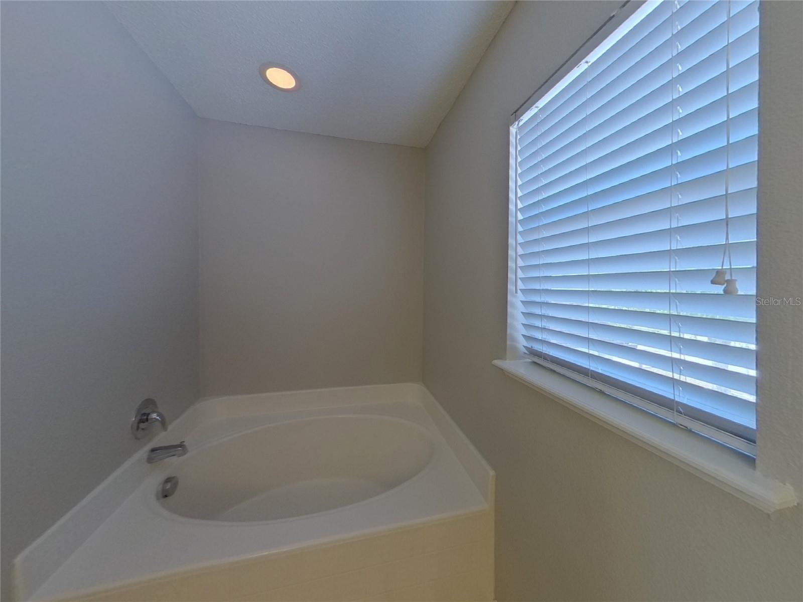 ABERDEEN PH 02 - Residential Lease